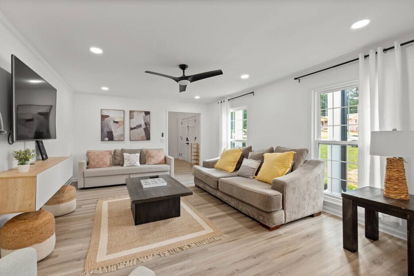 Smart TV, video games, table tennis, stereo