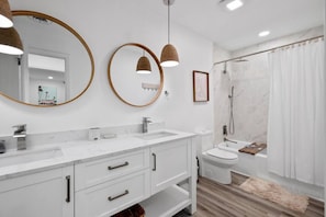 Tina con regadera, amenidades de baño ecológicas, secadora de cabello