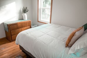2 bedrooms, iron/ironing board, free WiFi, bed sheets - Remodeled home in the woods, just past city limits. With horse pasture nearby! (Rapid City)