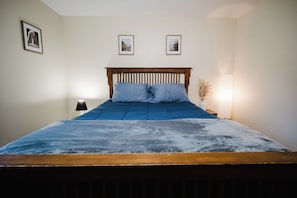 4 bedrooms, iron/ironing board, WiFi, bed sheets - Spacious Country Home w/ Hot Tub, near Colby/Thomas (Sidney)