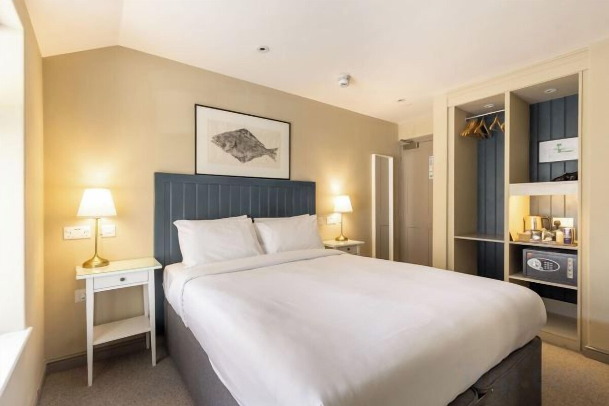 Room With King Size Bed