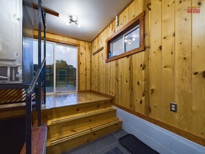 Interior - Quiet Country Setting, Close to Trails (Eben Junction)