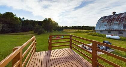 Quiet Country Setting, Close to Trails