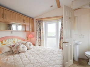 Cottage | 2 bedrooms, individually decorated, individually furnished, free WiFi - The Cabin (Lybster)