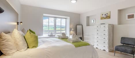 3 bedrooms, free WiFi, bed sheets