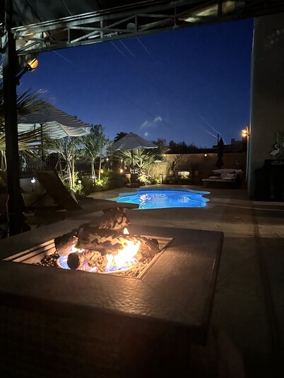 Beautiful Desert Retreat with Pool and RV Garage