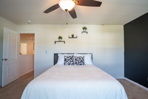 5 habitaciones, escritorio, tabla de planchar con plancha y wifi gratis 