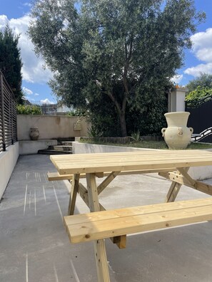 Property grounds - Comfortable studio 5 min from the beach + pool access (BIGUGLIA)