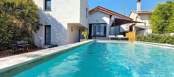 Villa with pool near the historic center