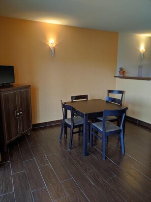 Dining - 2nd floor, swimming pool, hammam, terrace, parking, tv, 50-5m², Pra Loup (Jausiers)