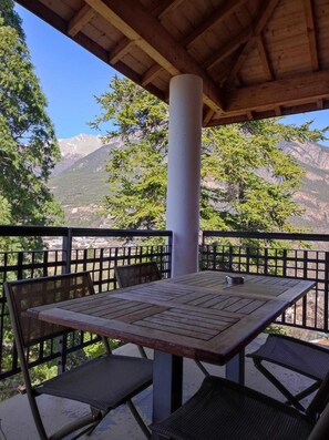 Outdoor dining - Floor -2, view valley, swimming pool, sauna, terrace, parking, tv, 50m², Pra Loup (Jausiers)