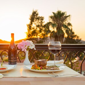 Outdoor dining - UK Hotels Kiriş (Kemer)