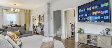 3 bedrooms, desk, iron/ironing board, travel cot