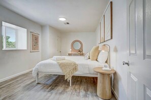 2 habitaciones, escritorio, tabla de planchar con plancha y wifi 