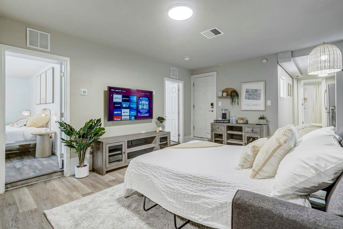 2 soverom, skrivebord, strykejern/-brett og wi-fi