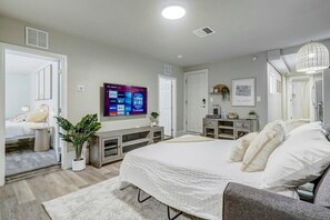 2 عدّة غرف نوم ومكتب ومكواة/لوح كي وواي فاي