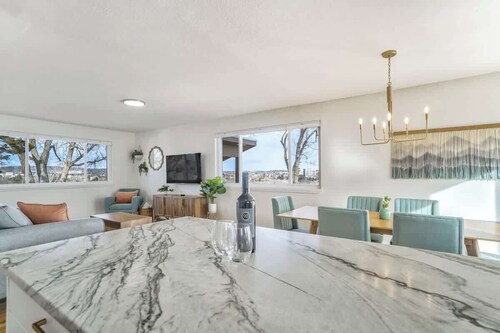 Skyline Overlook! Panoramic Views & Hot Tub!