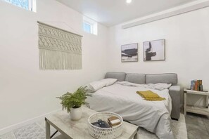 1 habitación, tabla de planchar con plancha, wifi y ropa de cama 