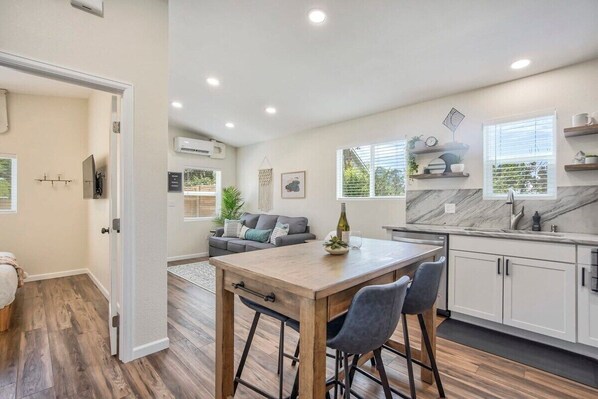 Interior - Sheridan Suite! Holiday Home w BBQ & Skyline Views (Colorado Springs)