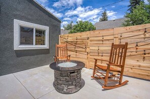Terrace/patio - Sheridan Suite! Holiday Home w BBQ & Skyline Views (Colorado Springs)