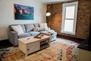 TV, peis og kontorer