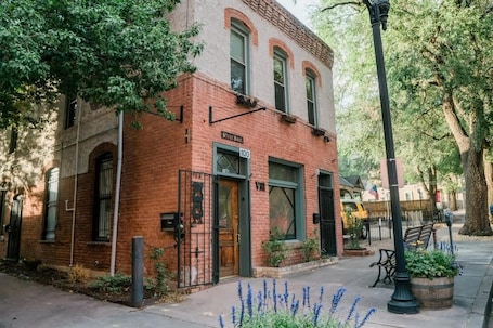 Exterior. Miners Escape! Timeless District Cozy Haven