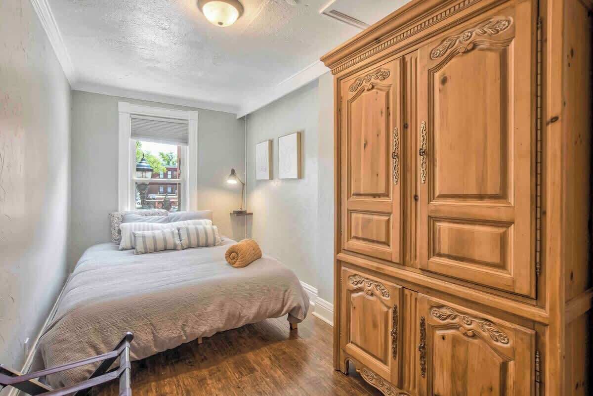 2 habitaciones, tabla de planchar con plancha, wifi y ropa de cama 