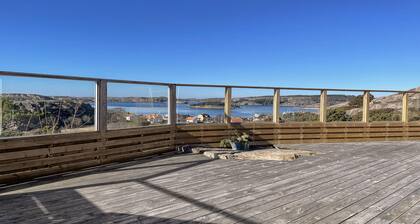 Tranquil Sea View Apartment in Fjällbacka by AJF Dream Living