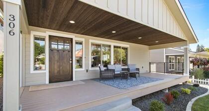 Craftsman by the Lake | Unbelievable Location