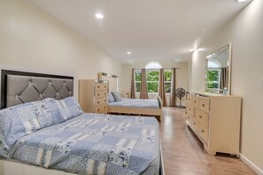 Luxury House, 6 Bedrooms, Accessible, Non Smoking | 6 bedrooms, blackout curtains, iron/ironing board, free cots/infant beds