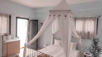 1 bedroom, bed sheets