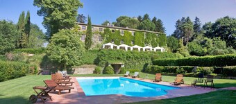 Lovely apartment in an ancient restored farmhouse between Tuscany and Umbria