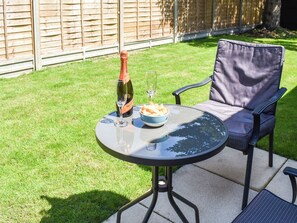 Outdoor dining - 3 bedroom accommodation in Martham (Martham)