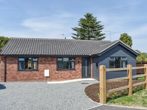 Exterior - 3 bedroom accommodation in Martham (Martham)