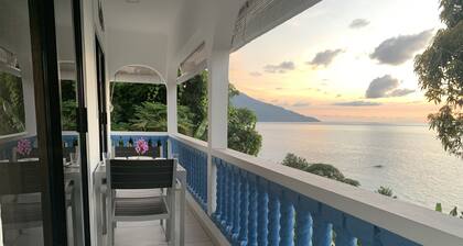 Fabulous Sea View Upper Floor Private Apartment 2 minutes walk to the beach