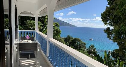 Fabulous Sea View Upper Floor Private Apartment 2 minutes walk to the beach