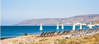 Luxurious waterfront apartment