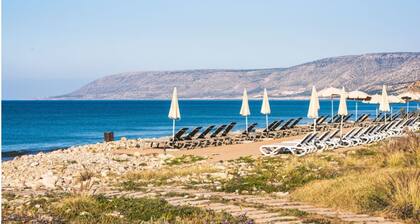 Luxurious waterfront apartment