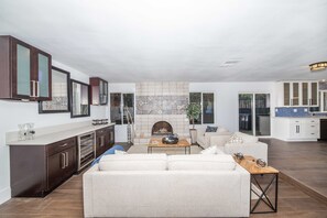 Smart TV - Casa de Cuate w/pool, Spa & 3 BD permit #110620 (La Quinta)