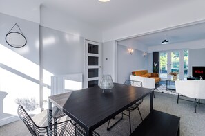 Premium House, Ensuite (Woodyear ) | Restaurant - Premium 3 bed Detached House - off Road Parking - Bromborough (Wirral)