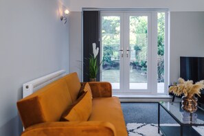 Lounge - Premium 3 bed Detached House - off Road Parking - Bromborough (Wirral)