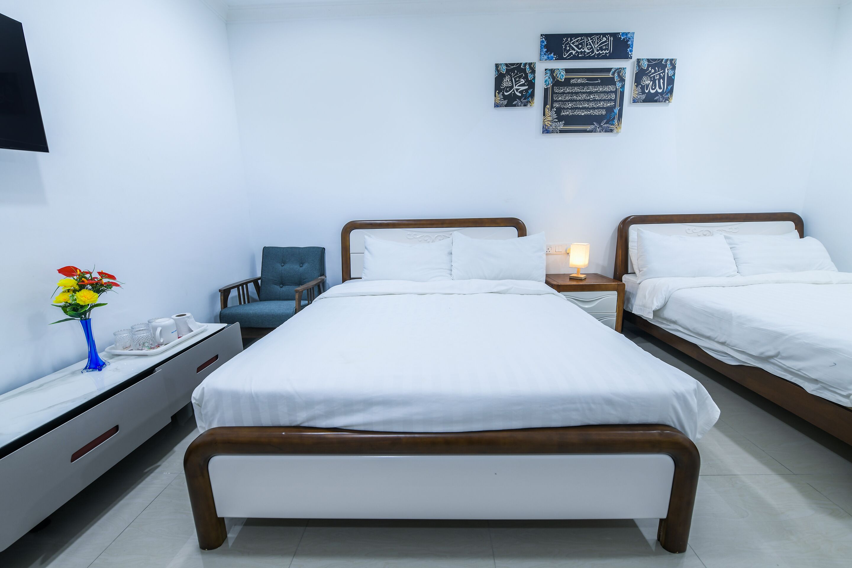 Desk, free WiFi, bed sheets