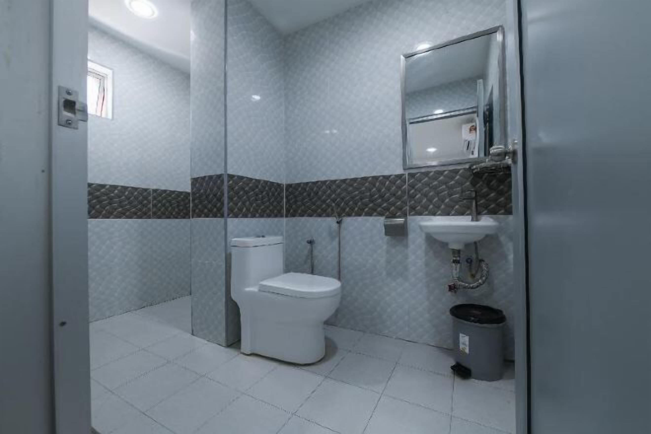 Phòng tắm | Buồng tắm vòi sen, đồ dùng nhà tắm miễn phí, khăn tắm 