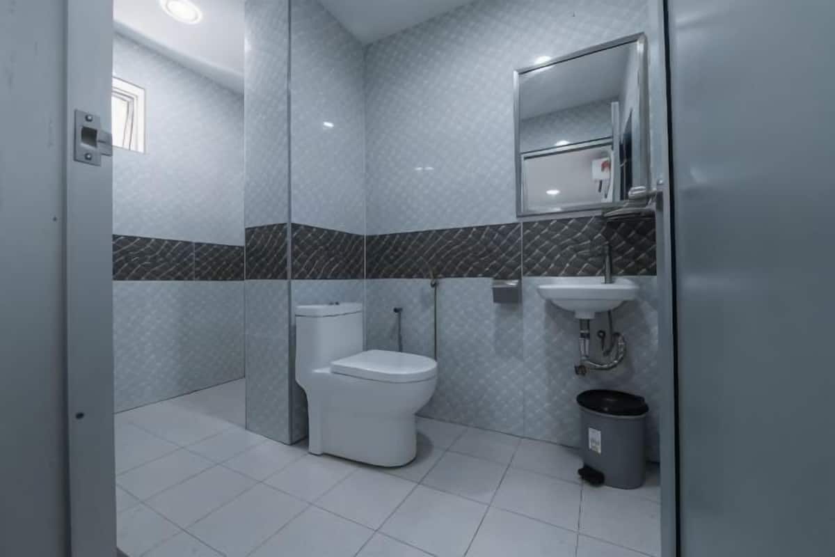 Salle de bain | Douche, articles de toilette (gratuits), serviettes fournies