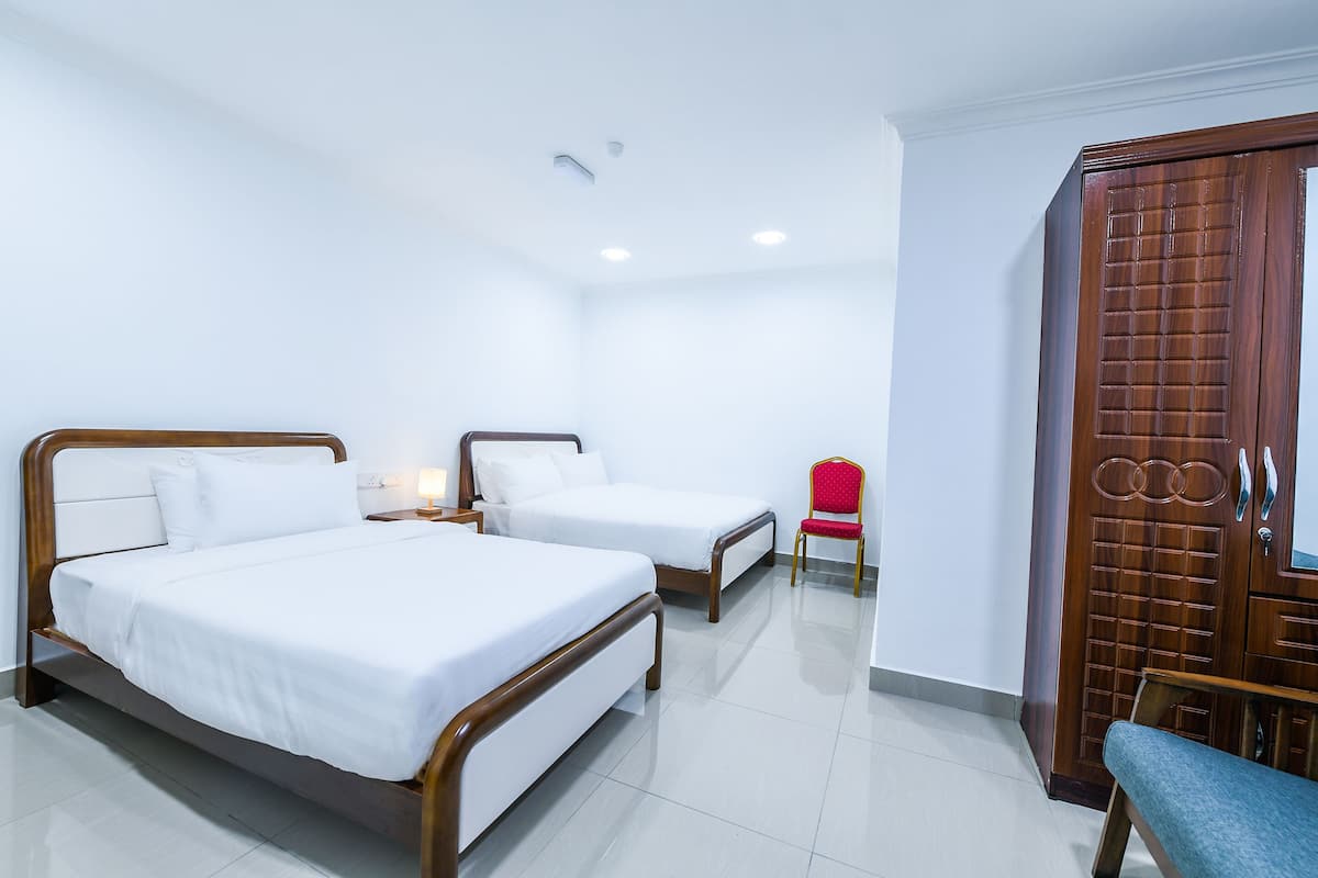 Superior Suite | 1 bedroom, desk, free WiFi, bed sheets