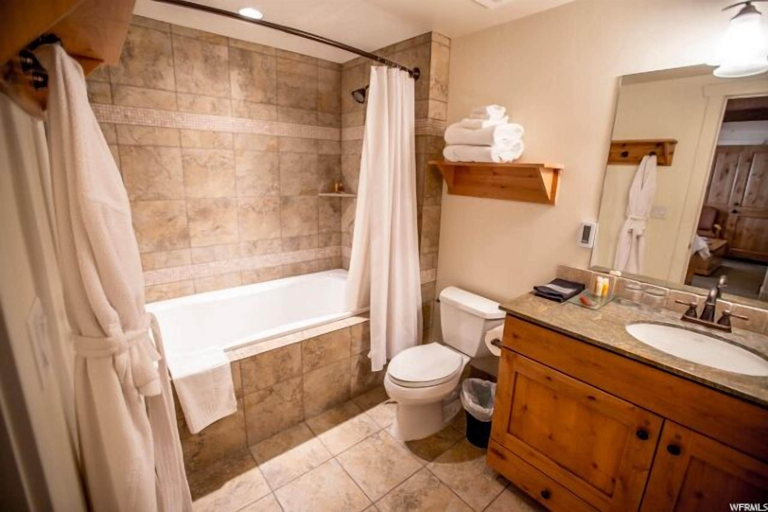 Bathtub, hair dryer, heated floors