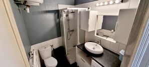 A compact bathroom with a toilet, a shower, and a sink. - Nice Center close to everything ! (Nice)