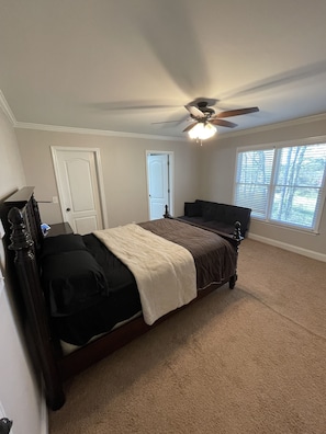5 bedrooms, desk, iron/ironing board, free WiFi - Family Friendly Atlanta Home (Atlanta)