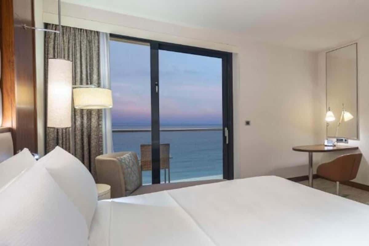 Business Studio Suite | Minibar, desk, laptop workspace, free WiFi