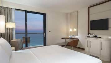 Minibar, desk, laptop workspace, free WiFi